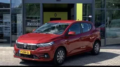 Rood Gebruikt 2022 Dacia Sandero Comfort Hatchback | € 11.945 (Goede deal)