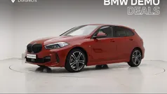 Melbourne rot (rood metallic) Gebruikt 2025 BMW 118 Comfort Edition Hatchback | € 35.895 (Eerlijke prijs)