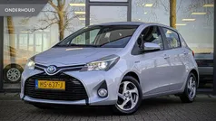 Grijs Gebruikt 2015 Toyota Yaris Hybrid Trend Hatchback | € 11.995 (Eerlijke prijs)