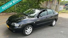 Zwart, metallic lak Gebruikt 2005 Seat Cordoba Reference Sedan | € 999 (Eerlijke prijs)