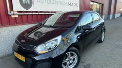Zwart Gebruikt 2014 Kia Rio Comfort Hatchback | € 6.250 (Eerlijke prijs)