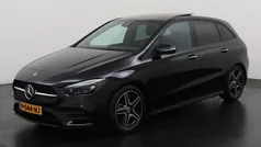 Zwart Gebruikt 2022 Mercedes B200 AMG line MPV | € 31.945 (Eerlijke prijs)