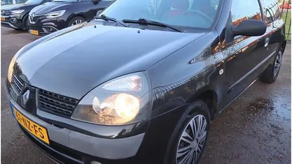 Occasion 2004 Renault Clio II Hatchback | € 999 (Eerlijke prijs)