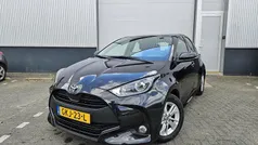 Zwart Gebruikt 2024 Toyota Yaris Hybrid Active Hatchback | € 23.150 (Eerlijke prijs)