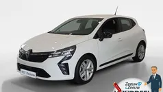 Licht wit Gebruikt 2024 Renault Clio V Evolution Hatchback | € 18.435 (Eerlijke prijs)