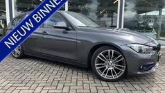 Grijs, metallic lak Gebruikt 2018 BMW 320 Sport Line Stationwagen | € 17.950 (Super prijs)