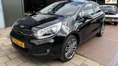 Zwart Gebruikt 2014 Kia Rio Plus MPV | € 5.499 (Eerlijke prijs)