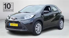 Zwart Gebruikt 2024 Toyota Aygo Play Hatchback | € 18.250 (Eerlijke prijs)
