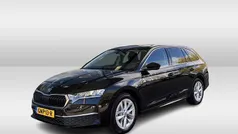 Zwart Gebruikt 2024 Skoda Octavia Business Line Stationwagen | € 28.950 (Eerlijke prijs)