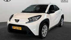 Wit Gebruikt 2023 Toyota Aygo Play Hatchback | € 17.490 (Eerlijke prijs)