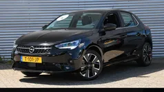 Zwart, metallic lak Gebruikt 2023 Opel Corsa-e Elegance Hatchback | € 20.995 (Eerlijke prijs)
