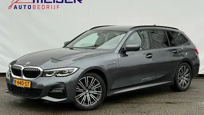 Grijs Occasion 2021 BMW 330 Executive Stationwagen | € 22.980 (Goede deal)
