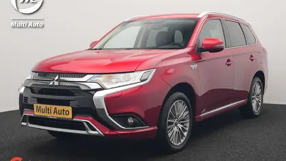 Rood Gebruikt 2020 Mitsubishi Outlander P-HEV Intense SUV | € 23.440 (Goede deal)