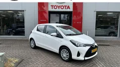 Wit Gebruikt 2016 Toyota Yaris Hybrid Hatchback | € 14.749 (Eerlijke prijs)