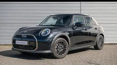 Midnight black ii (donker zwart metallic) Nieuw 2025 Mini Cooper Favoured Hatchback | € 40.500 (Eerlijke prijs)