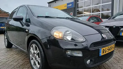 Zwart Gebruikt 2017 Fiat Punto Hatchback | € 6.895 (Eerlijke prijs)