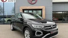 Zwart Gebruikt 2022 VW T-Roc Style SUV | € 29.945 (Eerlijke prijs)