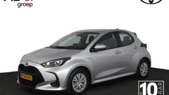 Grijs Gebruikt 2021 Toyota Yaris Hybrid Active Hatchback | € 19.950 (Eerlijke prijs)