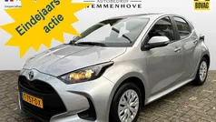 Grijs Gebruikt 2023 Toyota Yaris Hybrid Active Hatchback | € 21.345 (Eerlijke prijs)