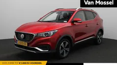 Rood Gebruikt 2020 MG ZS Luxury Sedan | € 15.900 (Eerlijke prijs)