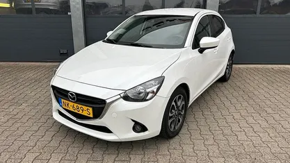 Wit Gebruikt 2017 Mazda 2 Hatchback | € 13.830 (Eerlijke prijs)