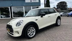 Gebruikt 2021 Mini ONE Business Hatchback | € 17.900 (Eerlijke prijs)