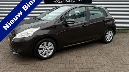 Rood Gebruikt 2012 Peugeot 208 Active Hatchback | € 4.445 (Eerlijke prijs)