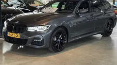 Grijs Gebruikt 2022 BMW 320e M Sport Stationwagen | € 27.440 (Eerlijke prijs)