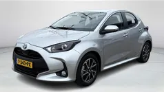Grijs Gebruikt 2023 Toyota Yaris Hybrid Business Edition Hatchback | € 21.950 (Eerlijke prijs)
