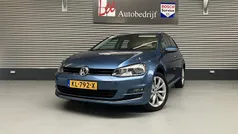 Blauw, metallic lak Gebruikt 2016 VW Golf VII Highline Hatchback | € 13.950 (Eerlijke prijs)