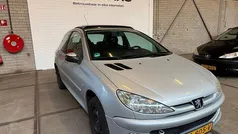 Gebruikt 2003 Peugeot 206 Premium Hatchback | € 750 (Eerlijke prijs)