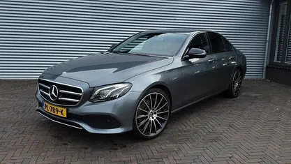 Grijs Gebruikt 2016 Mercedes E220 Prestige Sedan | € 17.900 (Eerlijke prijs)
