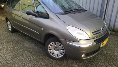 Bruin (metallic) Gebruikt 2010 Citroën Xsara Picasso MPV | € 1.750 (Eerlijke prijs)