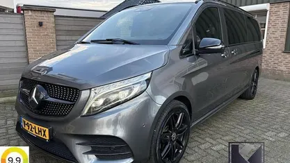 Grijs (metallic) Occasion 2021 Mercedes V300 AMG MPV | € 48.950 (Eerlijke prijs)