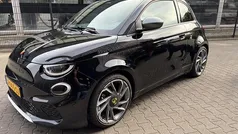 Zwart Gebruikt 2024 Abarth 500e Scorpionissima Hatchback | € 29.999 (Super prijs)