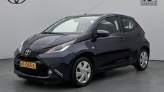 Blauw metallic Gebruikt 2018 Toyota Aygo X-play Hatchback | € 8.445 (Eerlijke prijs)