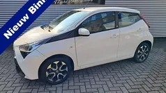 Wit Gebruikt 2020 Toyota Aygo X-play Hatchback | € 14.745 (Eerlijke prijs)