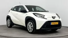 Gebruikt 2024 Toyota Aygo Play Hatchback | € 18.499 (Eerlijke prijs)