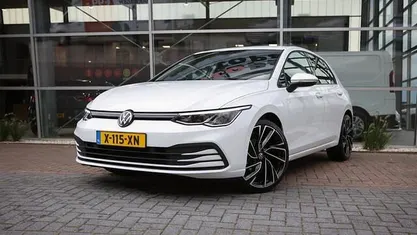 Wit Occasion 2023 VW Golf VIII Life Hatchback | € 21.399 (Eerlijke prijs)