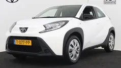 Wit Gebruikt 2023 Toyota Aygo Play Hatchback | € 15.950 (Eerlijke prijs)