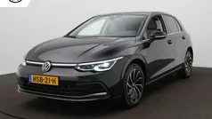Zwart Gebruikt 2022 VW Golf VIII Style Hatchback | € 26.900 (Goede deal)