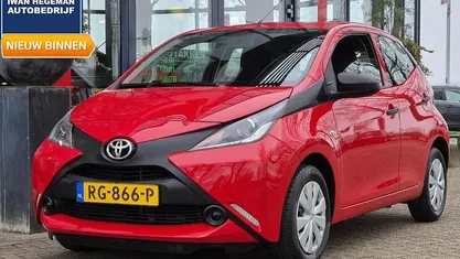 Rood Gebruikt 2017 Toyota Aygo Hatchback | € 8.690 (Goede deal)