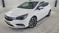 Wit Gebruikt 2015 Opel Astra Innovation Hatchback | € 8.500 (Eerlijke prijs)