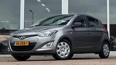 Grijs, metallic lak Gebruikt 2013 Hyundai i20 Edition Hatchback | € 3.444 (Eerlijke prijs)
