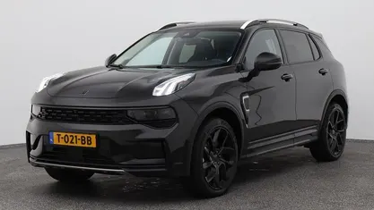 Zwart (metallic) Gebruikt 2023 Lynk & Co 01 SUV | € 22.900 (Goede deal)