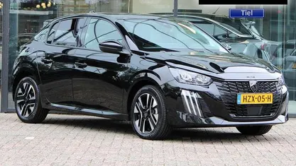 Zwart Occasion 2024 Peugeot 208 Allure Hatchback | € 21.937 (Goede deal)