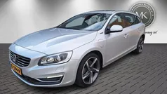 Zilver, metallic lak Gebruikt 2016 Volvo V60 R-Design Stationwagen | € 8.445 (Eerlijke prijs)