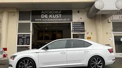 Wit Gebruikt 2017 Skoda Superb Business Line Hatchback | € 13.950 (Eerlijke prijs)