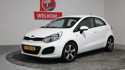 Wit Gebruikt 2014 Kia Rio Comfort Hatchback | € 6.995 (Eerlijke prijs)