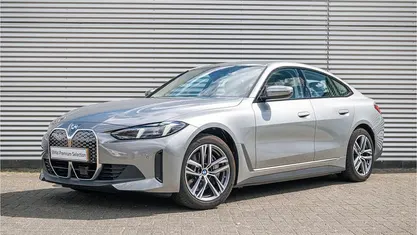 Grijs Gebruikt 2025 BMW i4 Comfort Edition Sedan | € 49.950 (Goede deal)